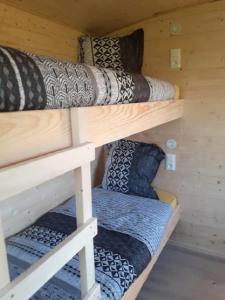 grupa łóżek piętrowych w kabinie w obiekcie La sablière w mieście Oucques
