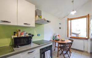 Η κουζίνα ή μικρή κουζίνα στο Awesome Home In Varese Ligure