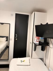 Postel nebo postele na pokoji v ubytování Ivy House Hotel