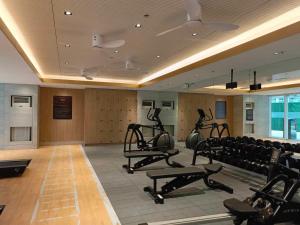 Fitness centrum a/nebo fitness zařízení v ubytování Fame Residences Tower 2