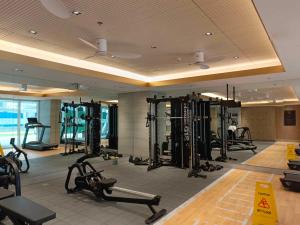 Fitness centrum a/nebo fitness zařízení v ubytování Fame Residences Tower 2