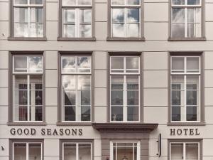 a facade of a building with many windows at Good Seasons Hotel Den Bosch in Den Bosch