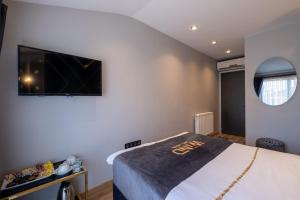 A television and/or entertainment centre at Wind Suit