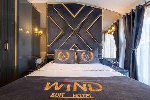 A bed or beds in a room at Wind Suit