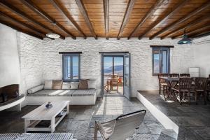 Χώρος καθιστικού στο Diasella 1