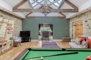 a living room with a pool table at Shorthorn in Ravensworth