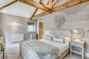a bedroom with a large bed and a wooden ceiling at Shorthorn in Ravensworth