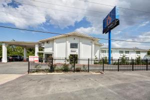 Motel 6-Dallas, TX - South