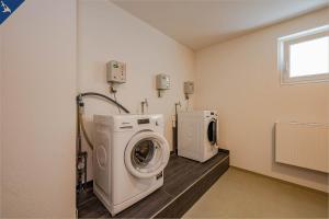 a laundry room with a washer and dryer in it at Villa Doris Bng 9 Auritz in Heringsdorf