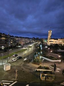 - une vue sur la ville la nuit dans l'établissement Luxurious 2, à Bruxelles