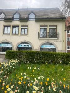 Ein Garten an der Unterkunft Ferienwohnung Amperblick Fürstenfeldbruck