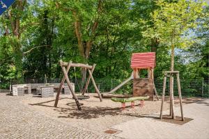 Ein Kinderspielbereich in der Unterkunft Villa Doris Whg 1 Merilyn