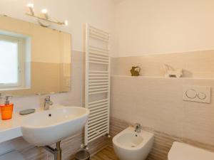 Koupelna v ubytování Apartment Nonni by Interhome