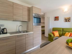 Kuchyň nebo kuchyňský kout v ubytování Apartment Nonni by Interhome
