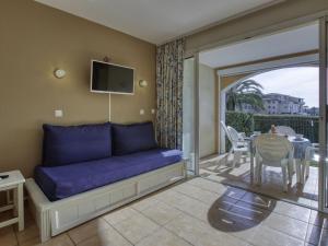 Posezení v ubytování Apartment Les Rivages de Coudoulière-14 by Interhome