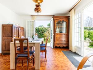 Gallery image of Holiday Home Villa de la Grosse Pierre by Interhome in Vaux-sur-Mer +15 photos