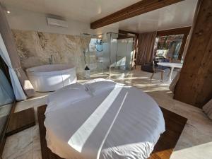 A bathroom at EcoResort Il Cantico della Natura