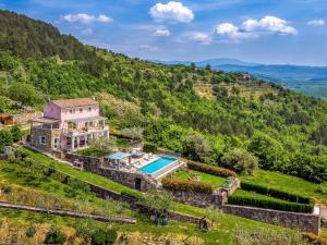 una tenuta sulle colline con piscina di Villa Villa Over the Hilltop by Interhome a Bencani
