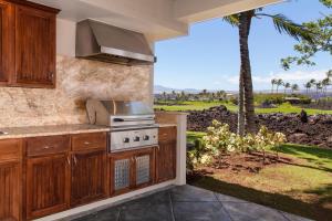 Kuchyňa alebo kuchynka v ubytovaní Mauna Lani Golf Villas K5