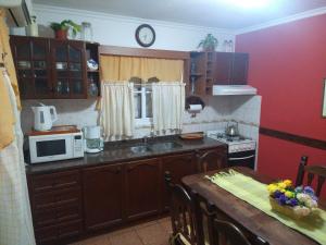 a kitchen with a table and a microwave at Resiliencia in Monte Hermoso