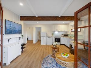 a living room with a table and a kitchen at Serene 3 Bedroom Inner City Retreat Highgate Hill in Brisbane +13 photos