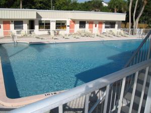 O vedere a piscinei de la sau din apropiere de Venice Villas * Poolside #41A