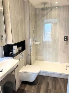 a bathroom with a white toilet and a shower at 2bedroom luxury apartment city centre V in Manchester