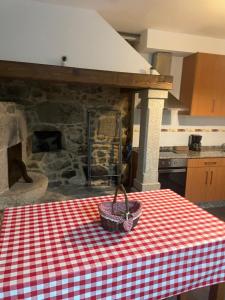 a basket sitting on top of a table in a kitchen at Casa Arteleira in Padrón