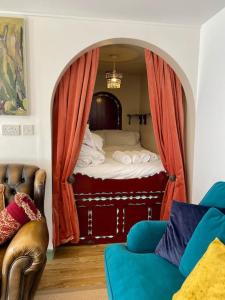 Кровать или кровати в номере Appartment-The Little Vardo