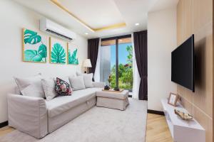 Μια τηλεόραση ή/και κέντρο ψυχαγωγίας στο Appartements avec piscine