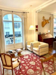 a living room with a couch and chairs and a table at Grand appartement Champ de Mars in Paris