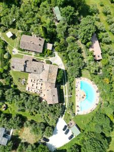 an overhead view of a house with a pool and trees at EcoResort Il Cantico della Natura in Magione