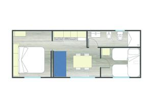 un plan d'étage d'une chambre avec une table dans l'établissement Villaggio Camping Adria, à Casal Borsetti