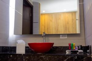 Ein Badezimmer in der Unterkunft Ramada by Wyndham Panama Via Argentina