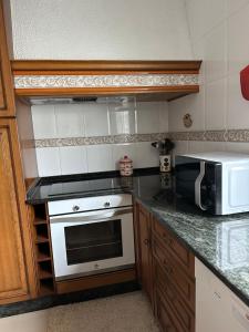 Kuchyň nebo kuchyňský kout v ubytování Vivienda Cousillas