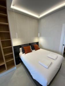 a bedroom with a bed with two towels on it at Apartamentos "El collado Suites" Soria Centro in Soria