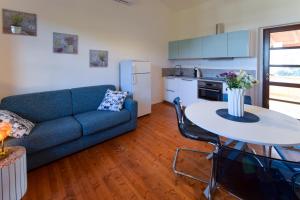 A kitchen or kitchenette at Duca House