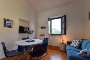 a living room with a table and a blue couch at Duca House in San Giovanni