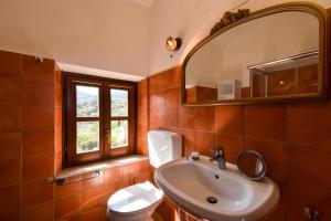 A bathroom at Duca House Még 27 kép