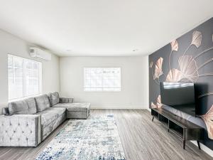 a living room with a couch and a tv at Cozy Guesthouse in LA (WO2 - BUR) in Burbank