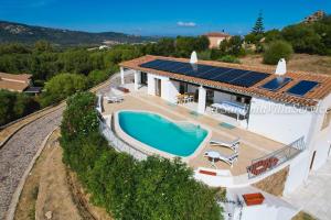 Swimmingpoolen hos eller tæt på Villa Lilium