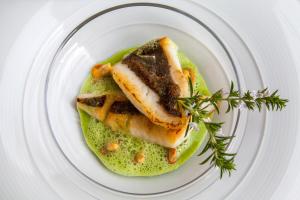 Makanan di atau berdekatan hotel