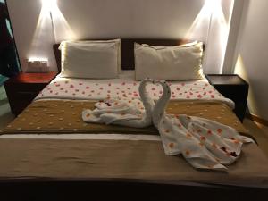 Marigold Home tesisinde bir odada yatak veya yataklar