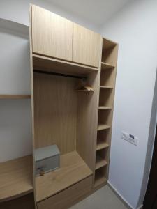 Knihovna v apartmánu