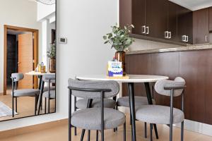 Φωτογραφία από το άλμπουμ του Silkhaus Contemporary 1 BDR Next to Golf Course στο Άμπου Ντάμπι