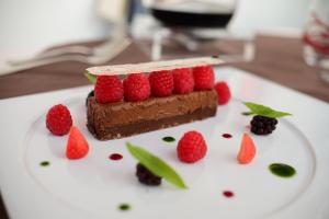 Makanan di atau berdekatan hotel