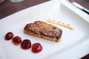 Makanan di atau berdekatan hotel