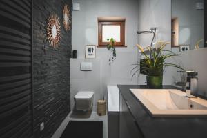 Kúpeľňa v ubytovaní KANIA Apartamenty - Zakopane