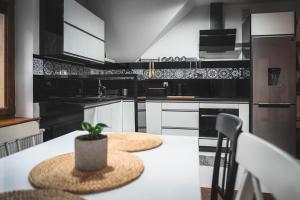 Kuchyňa alebo kuchynka v ubytovaní KANIA Apartamenty - Zakopane