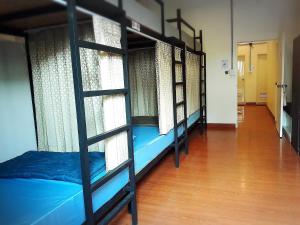 - un ensemble de lits superposés dans une chambre dans l'établissement Three Hostel at Night Market Pakchong, à Ban Sao Thong